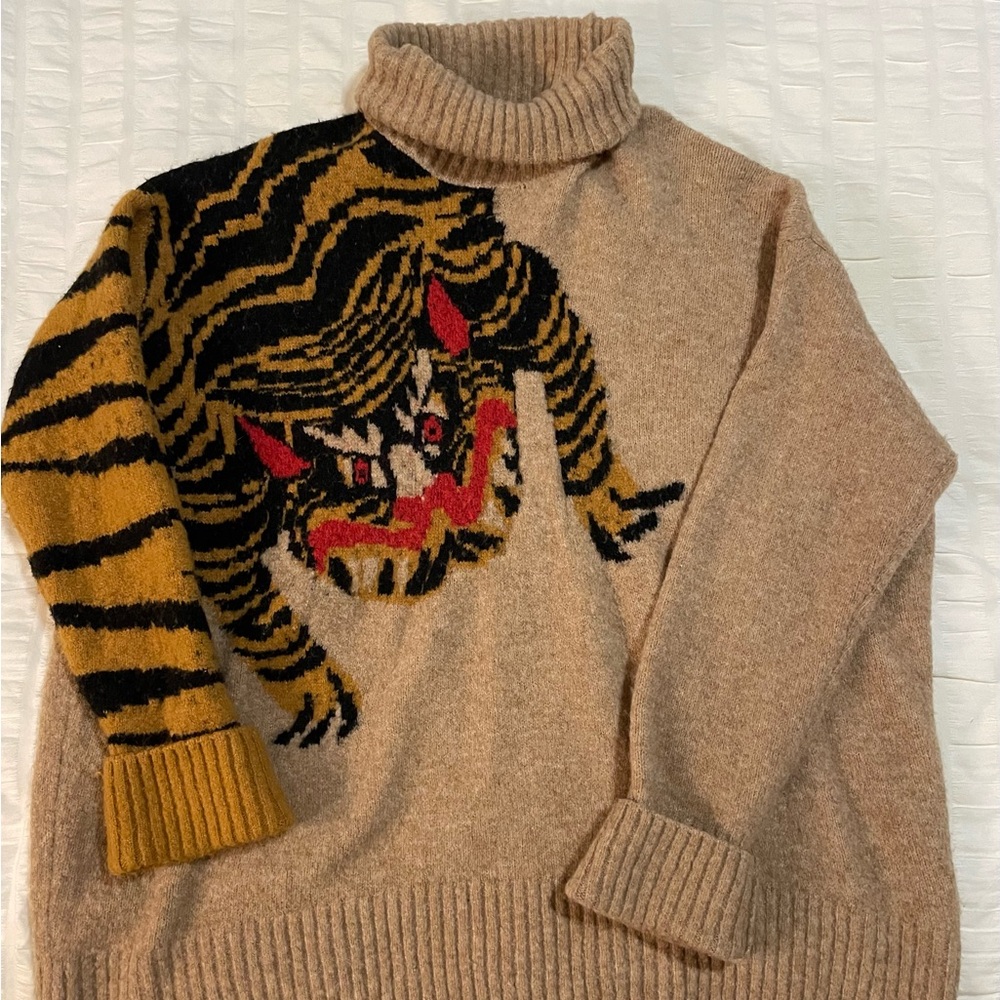 H&M Tan and Black Knit Tiger Turtleneck Sweater XS